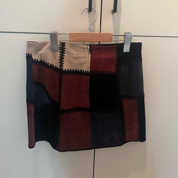 Zara Mini Skirt - Picture 2 of 2